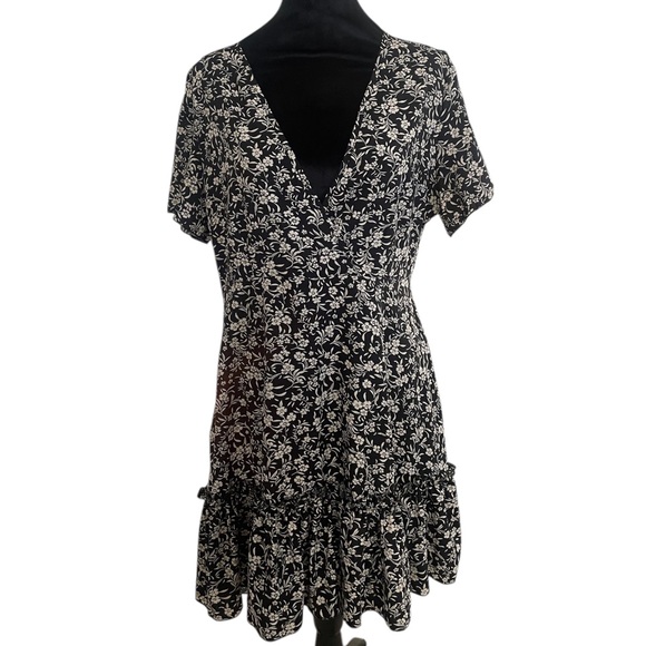 Black and White floral Ruffled Mini Dress, Large, New - Picture 9 of 10